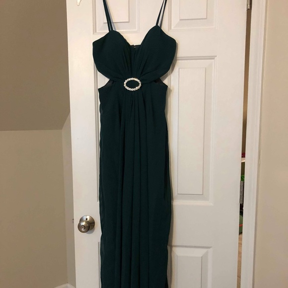 Beautiful Dark Green Formal Gown - Picture 1 of 8